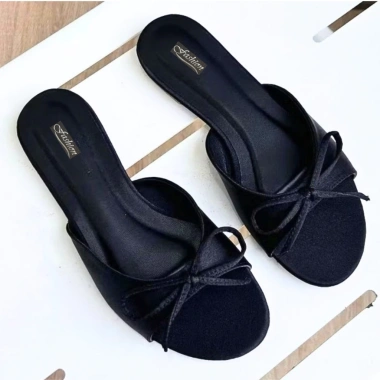 Dép lê nữ thời trang quai nơ nhỏ, bọc lụa đen sang chảnh – Giá chỉ 159.000₫ 10 Dép lê nữ thời trang quai nơ nhỏ, bọc lụa đen sang chảnh – Giá chỉ 159.000₫ 10