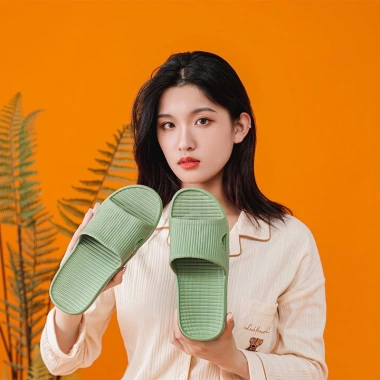 Dép nhựa nguyên khối nhẹ bền, chống trơn trượt, giá 10.999đ 2.067 Shop Cr7