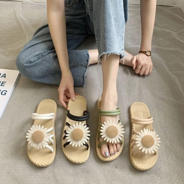 Dép Nữ Đi Biển Nhựa Hoa Cúc Xinh – Hot Trend 2.021 Giá Chỉ 59.000₫ 2