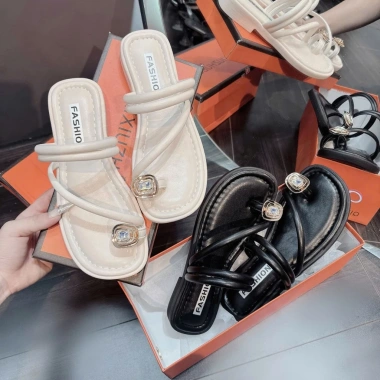 Dép nữ sandal đế mềm mại chống trượt, đi biển du lịch mẫu mới D047 giá 172k