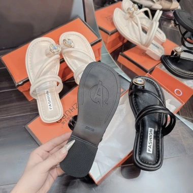 Dép nữ sandal đế mềm mại chống trượt, đi biển du lịch mẫu mới D047 giá 172k 5 Dép nữ sandal đế mềm mại chống trượt, đi biển du lịch mẫu mới D047 giá 172k 5