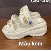 Dép quai hậu nữ đế cao xinh, sandal đi học kèm charm ngẫu nhiên - Giá 75.000₫