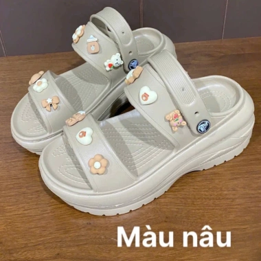 Dép quai hậu nữ đế cao xinh, sandal đi học kèm charm ngẫu nhiên - Giá 75.000₫