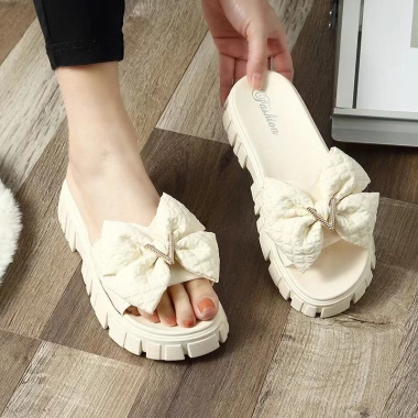 Dép quai ngang cao su gắn Nơ V nữ - mềm êm, chống trơn, chỉ 65.000₫