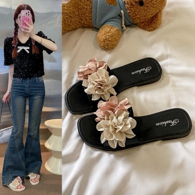 Dép quai ngang nữ đế bệt hoa vintage, PVC siêu mềm êm chân, xinh đi biển 69.000₫ 8 Dép quai ngang nữ đế bệt hoa vintage, PVC siêu mềm êm chân, xinh đi biển 69.000₫ 8
