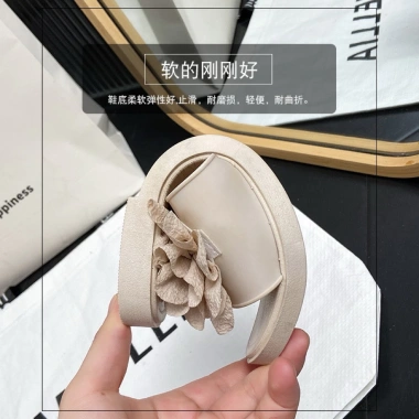Dép quai ngang nữ đế bệt hoa vintage, PVC siêu mềm êm chân, xinh đi biển 69.000₫