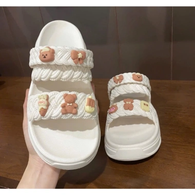 Dép sandal nữ đế độn hot nhất, siêu êm, 2 quai đế cao + charm xinh - 71.250 VND 2 Dép sandal nữ đế độn hot nhất, siêu êm, 2 quai đế cao + charm xinh - 71.250 VND 2