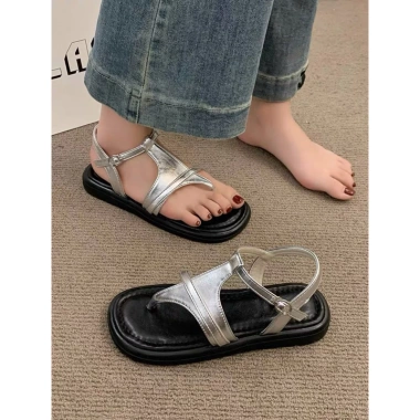 Dép sandal nữ đế thấp xỏ ngón girl phố quai hậu sang chảnh, đi học - Giá 149k