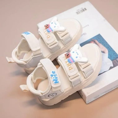 Dép sandal quai hậu bé gái họa tiết hoạt hình, đế mềm chống trơn trượt, phù hợp đi biển - Giá 194.000đ