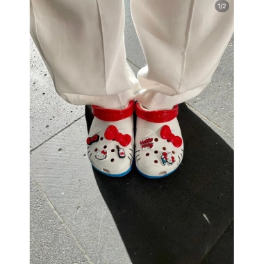 Dép Sục Crocs Hello Kitty Quai Đỏ - Tặng Charm, Giá 655k, Giảm Đến 20%