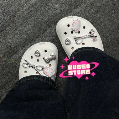 Dép Sục Đế Thấp Charm Nơ Kitty Mạ Bạc - Giá Ưu Đãi 269.999₫, Siêu Nhẹ & Bám Chắc