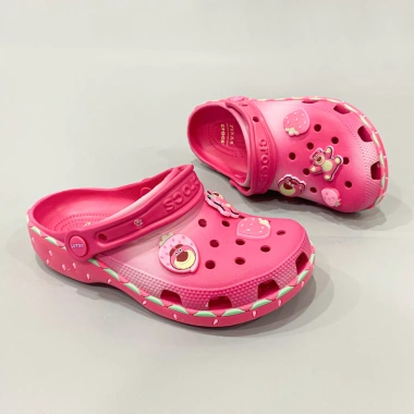 Dép sục Dinas Classic Lotso Gấu Dâu Tặng jibbitz Giá chỉ 450.000 VNĐ