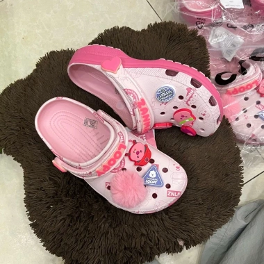 Dép Sục Loopy Unisex Fullbox Màu Hồng Dễ Thương - Giá Ưu Đãi 380k