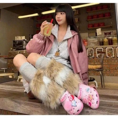 Dép Sục Loopy Unisex Fullbox Màu Hồng Dễ Thương - Giá Ưu Đãi 380k