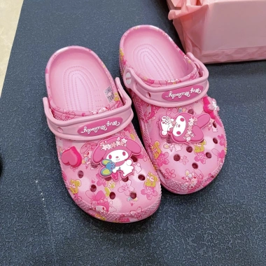 Dép sục nữ AIKO KIDS Charm họa tiết hoạt hình màu hồng dịu, giá ưu đãi 380k 4 Dép sục nữ AIKO KIDS Charm họa tiết hoạt hình màu hồng dịu, giá ưu đãi 380k 4