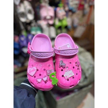 Dép sục nữ AIKO KIDS Charm họa tiết hoạt hình màu hồng dịu, giá ưu đãi 380k