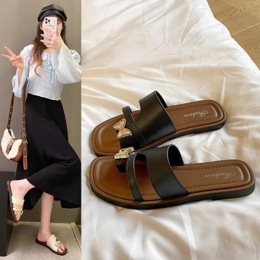 Dép thời trang nữ xỏ ngón EVA đế nhẹ, charm điệp, 2 màu trắng kem - đen, giảm còn 69k 4 Dép thời trang nữ xỏ ngón EVA đế nhẹ, charm điệp, 2 màu trắng kem - đen, giảm còn 69k 4