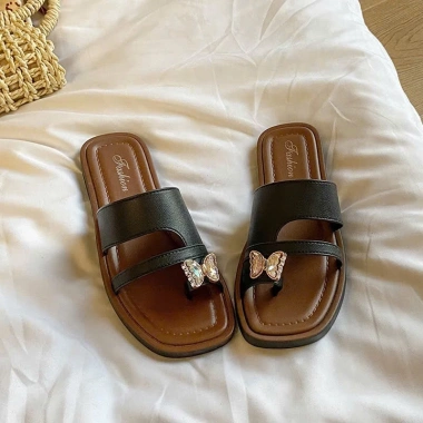 Dép thời trang nữ xỏ ngón EVA đế nhẹ, charm điệp, 2 màu trắng kem - đen, giảm còn 69k 5 Dép thời trang nữ xỏ ngón EVA đế nhẹ, charm điệp, 2 màu trắng kem - đen, giảm còn 69k 5