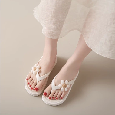 Dép tông đi biển nữ xỏ ngón đính hoa cúc, đế cao 3cm chống trơn trượt, chỉ 82.999₫ 4 Dép tông đi biển nữ xỏ ngón đính hoa cúc, đế cao 3cm chống trơn trượt, chỉ 82.999₫ 4