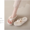 Dép tông đi biển nữ xỏ ngón đính hoa cúc, đế cao 3cm chống trơn trượt, chỉ 82.999₫ 6