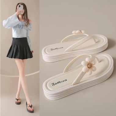 Dép tông đi biển nữ xỏ ngón đính hoa cúc, đế cao 3cm chống trơn trượt, chỉ 82.999₫