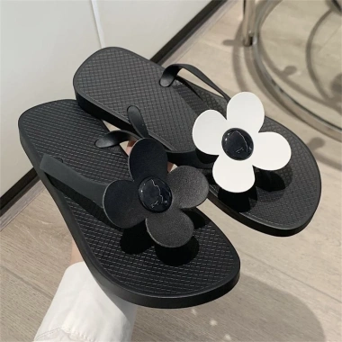 Dép tông nữ đính hoa kute - Đế kẹp chống trơn trượt, giá ưu đãi 180.000đ