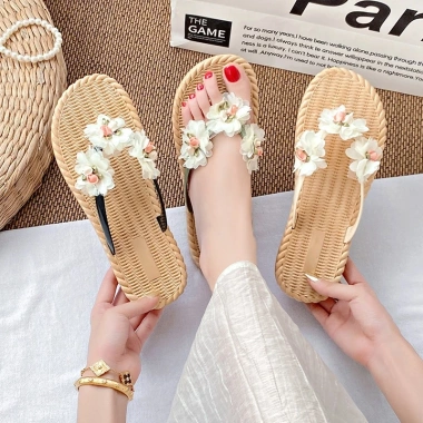 Dép tông nữ giả còi charm hoa cực xinh, dễ phối đồ, thời trang đi biển, giảm giá 69k