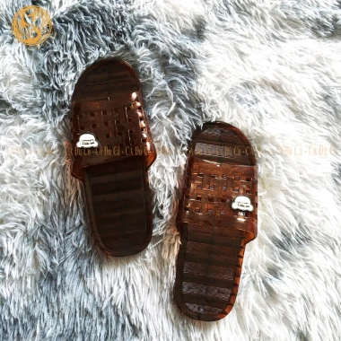Dép Vip What nhựa đúc - chống trơn trượt, dùng trong nhà, văn phòng, sân vườn - giá 25.965₫