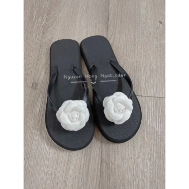 Dép xỏ ngón 2 quai hoa trà hot hít BY.NGATODER - Giá chỉ 49.999đ 10 Dép xỏ ngón 2 quai hoa trà hot hít BY.NGATODER - Giá chỉ 49.999đ 10