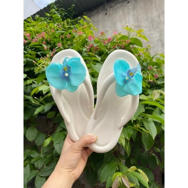 Dép xỏ ngón đính hoa lan EVA chống trơn trượt - Dễ phối đi biển, đi chơi