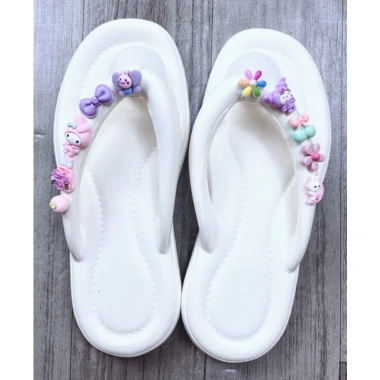 Dép xỏ ngón Eva charm cute ngẫu nhiên, mềm êm, đàn hồi, đi chơi biển - 59.000đ