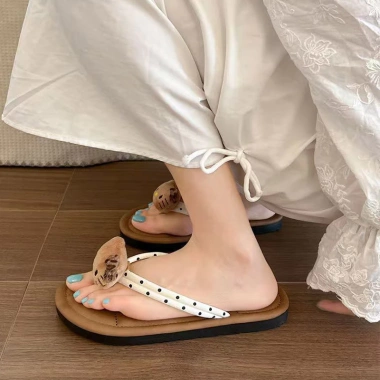 Dép xỏ ngón hoạt hình dễ thương giày nữ đa năng đế mềm thoải mái, giá 86.660₫ 6 Dép xỏ ngón hoạt hình dễ thương giày nữ đa năng đế mềm thoải mái, giá 86.660₫ 6