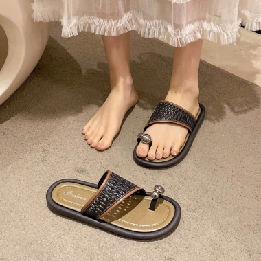 Dép xỏ ngón nữ thời trang đan charm hạt 2 màu trắng kem-đen, đi biển đi chơi, 35.000 VND 3