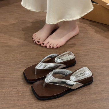 Dépp PU Square Head Clip Toe Vintage Casual Low Heel Bãi biển Mùa hè SS24 - Đế phẳng, thoải mái, giá 169k 2