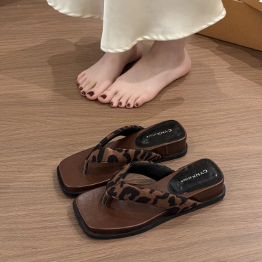Dépp PU Square Head Clip Toe Vintage Casual Low Heel Bãi biển Mùa hè SS24 - Đế phẳng, thoải mái, giá 169k 3