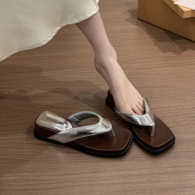 Dépp PU Square Head Clip Toe Vintage Casual Low Heel Bãi biển Mùa hè SS24 - Đế phẳng, thoải mái, giá 169k 9