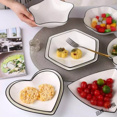 Đĩa sứ Decor đa dạng hình dạng, trắng viền đen Seka ngộ nghĩnh - chỉ 19.000 VND 2