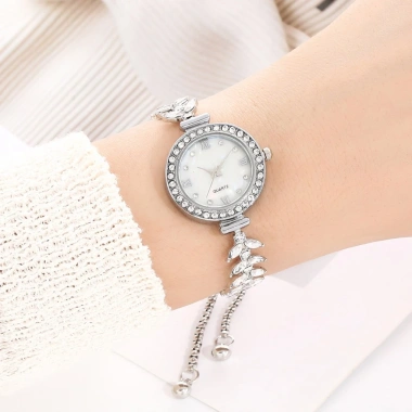 Đồng hồ đeo tay kim cương sang trọng nữ – Giá ưu đãi 67.760₫, nhẹ nhàng tinh tế