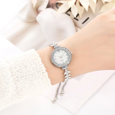 Đồng hồ đeo tay kim cương sang trọng nữ – Giá ưu đãi 67.760₫, nhẹ nhàng tinh tế
