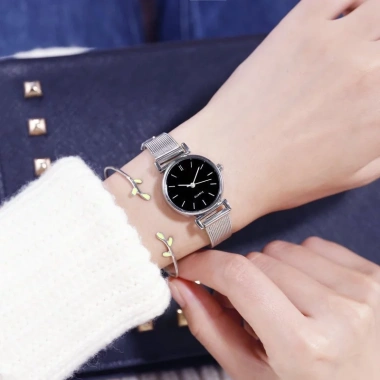 Đồng Hồ Đeo Tay Nữ Quartz Dây Kim Loại Siêu Hot DH03 Giá 10.000 VND Khuyến Mãi