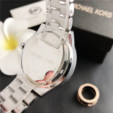 Đồng hồ đeo tay nữ thép không gỉ MK Chống nước giá chỉ 276,100₫ 5