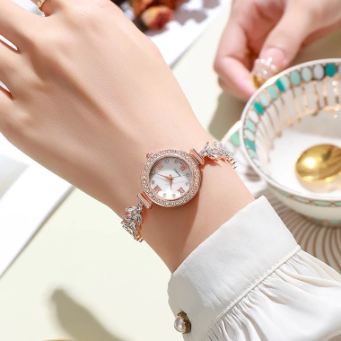 Đồng hồ đeo tay nữ thiết kế nàng tiên cá thời trang, đá kim cương sáng - Giá 71.060 VND