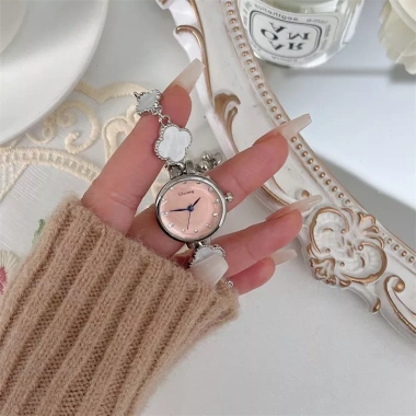 Đồng hồ mặt ngọc dây rút bốn lá nữ – Thiết kế nhỏ tinh tế, thời trang, giảm còn 155.000₫