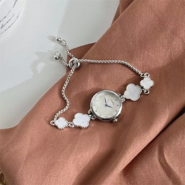 Đồng hồ mặt ngọc dây rút bốn lá nữ – Thiết kế nhỏ tinh tế, thời trang, giảm còn 155.000₫