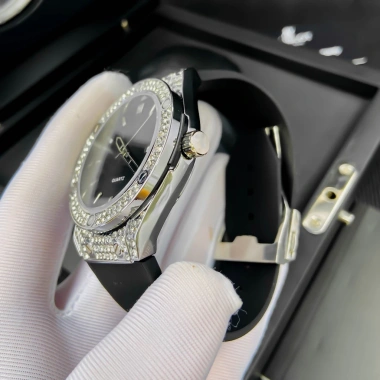 Đồng hồ nam HT máy pin 42mm viền bóng đính đá - thời trang sang trọng, bảo hành 12 tháng, giá ưu đãi 200.000