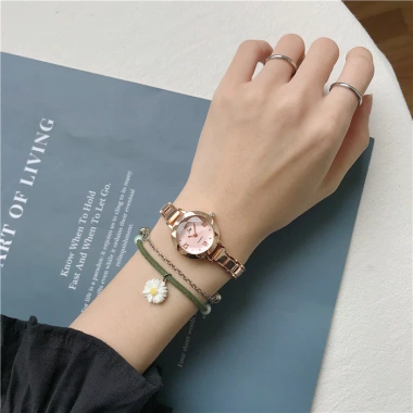 Đồng hồ nữ dây kim loại mặt nhỏ phong cách Hàn Quốc giá chỉ 122.500₫ tay nhỏ 9