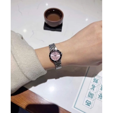 Đồng hồ nữ dây kim loại thiết kế thanh lịch, dễ phối đồ - full box - chỉ 355k 2 Đồng hồ nữ dây kim loại thiết kế thanh lịch, dễ phối đồ - full box - chỉ 355k 2