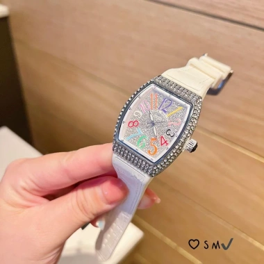 Đồng hồ nữ Fm thạch anh kim cương thùng dạ quang - Giá ưu đãi 540,100₫ (giá gốc 696,729₫)