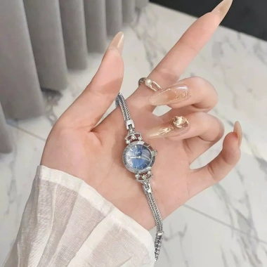Đồng Hồ Nữ Gedi Dây Lắc Đính Đá - Tặng Túi Mù - Thiết Kế Tinh Tế Quý Phái, Giá Ưu Đãi 289k 8 Đồng Hồ Nữ Gedi Dây Lắc Đính Đá - Tặng Túi Mù - Thiết Kế Tinh Tế Quý Phái, Giá Ưu Đãi 289k 8