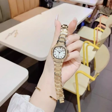 Đồng Hồ Nữ GOSSIE Mặt Vuông Sang Trọng Đính Đá, Dây Kim Loại Không Gỉ, Chống Nước 3ATM - Giá 200k